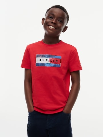TOMMY HILFIGER T-Shirt in Rot: Vorderseite