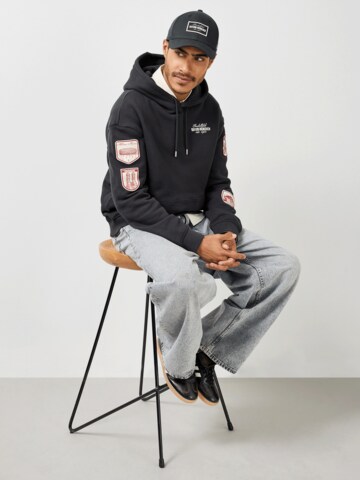 FC BAYERN MÜNCHEN Sweater in Black