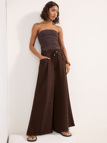 Wide Leg Pantalon à pince Friends Like These en marron