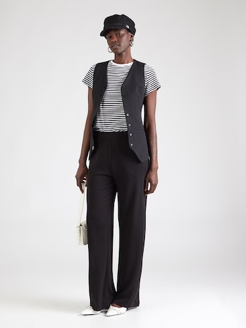 s.Oliver Bő szár Nadrág - fekete