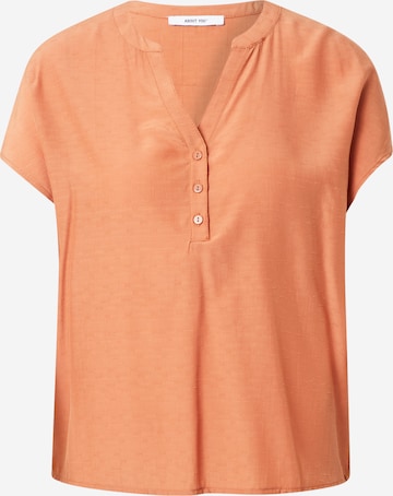 ABOUT YOU Shirt 'Tayra' in Oranje: voorkant
