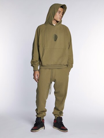 BARRYAN - Loosefit Pantalón 'Embroidered shell sweatpants' en verde