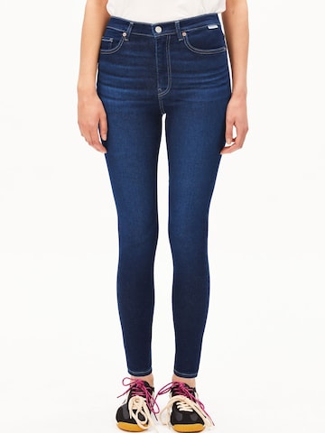 ARMEDANGELS Skinny Jeans in Blue: front
