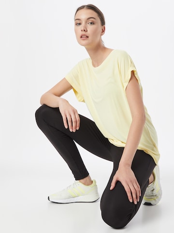 Urban Classics - Camiseta en amarillo