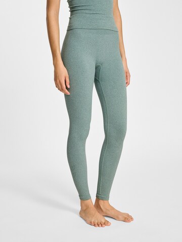 Hummel Skinny Sportbroek in Groen: voorkant