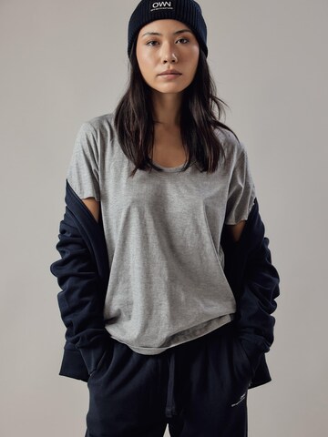 Maglietta 'T-Shirt Scollo Profondo' di OWN Off With Nature in grigio