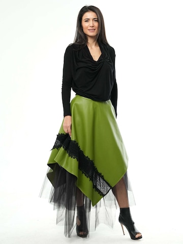 Metamorphoza Skirt in Green: front