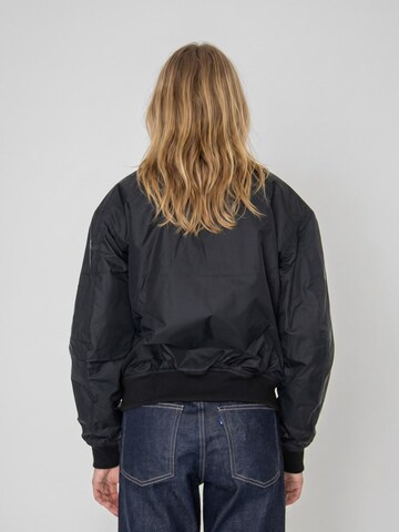 VANS Vinterjakke 'Womens Crew Pilot Jacket Black' i sort