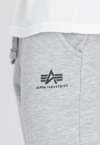 ALPHA INDUSTRIES Slimfit Hose in Grau