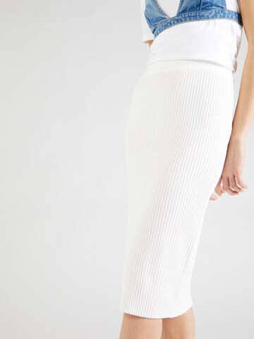 VERO MODA - Falda 'LUCKY' en blanco