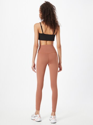 Girlfriend Collective Skinny Sporthose in Braun