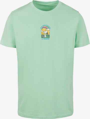 Merchcode Shirt 'Peanuts - It's Good To Have A Friend' in Groen: voorkant