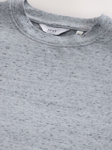 Tricou de la Next pe gri