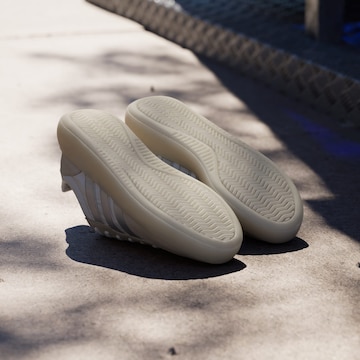 ADIDAS SPORTSWEAR - Sapatilhas baixas 'Barreda Decode' em branco