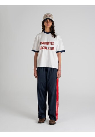 T-shirt 'SC' Prohibited en blanc