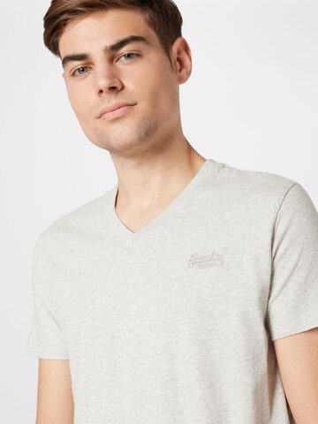 Superdry Shirt 'VINTAGE LOGO EMB VEE TEE' in Grijs