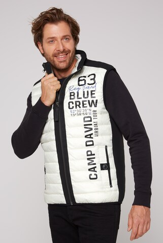 CAMP DAVID Leichte Steppweste mit Softshell-Details in Weiß: Vorderseite