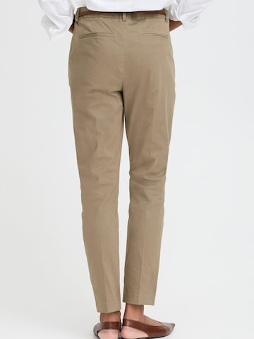 Coupe slim Pantalon chino 'Days' b.young en marron : devant