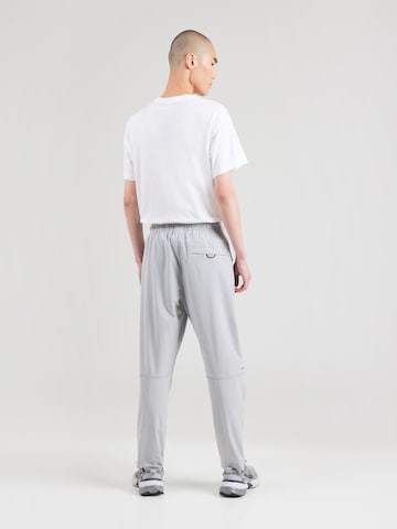 Nike Sportswear Дънки Tapered Leg Панталон в сиво
