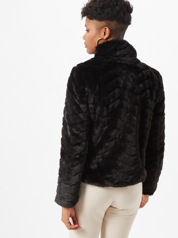 VILA Jacke in Schwarz