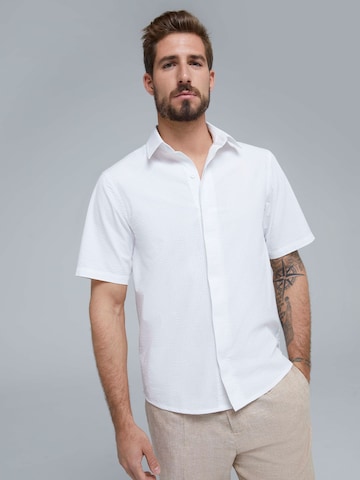 ABOUT YOU x Kevin Trapp - Regular Fit Camisa 'Harun' em branco: frente