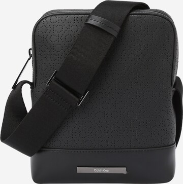 Calvin Klein Crossbody Bag in Black: front