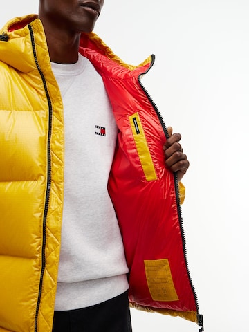 Tommy Jeans - Casaco de inverno 'Alaska' em amarelo