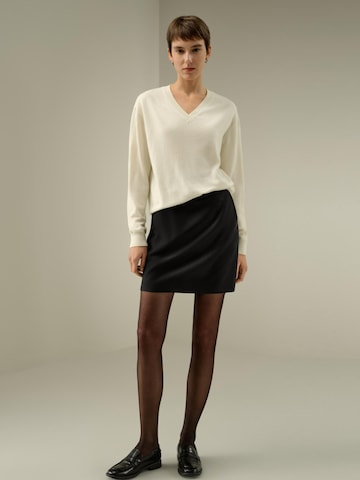 Lilysilk - Jersey 'Baby-Kaschmir Pullover mit V-Ausschnitt' en blanco