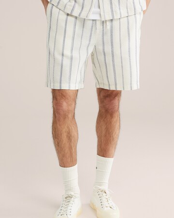 WE Fashion Voľný strih Chino nohavice - Biela: predná strana