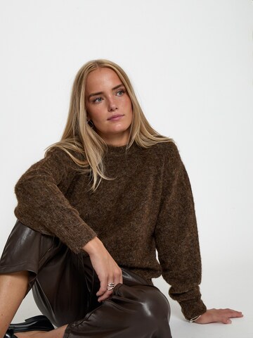 Peppercorn Sweater 'Sylvie' in Brown