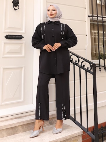 MODAMIHRAM Tunic in Black: front