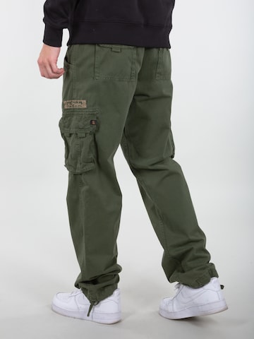 ALPHA INDUSTRIES - Regular Calças cargo 'Jet' em verde