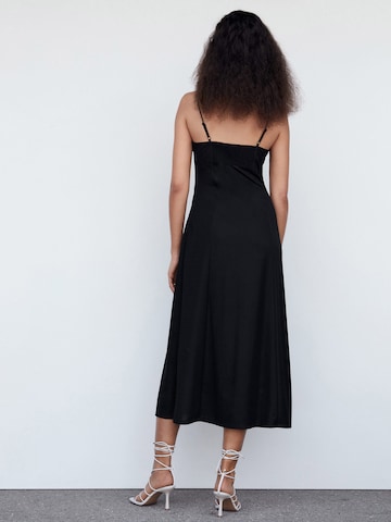 Robe de cocktail 'Valentin' MANGO en noir