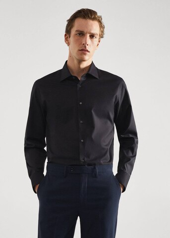 MANGO MAN Slim fit Overhemd 'Emeritol' in Zwart: voorkant