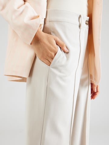 Sofie Schnoor Wide leg Trousers with creases in White