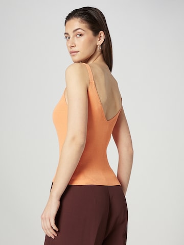 A LOT LESS - Top de punto 'Isabelle' en naranja