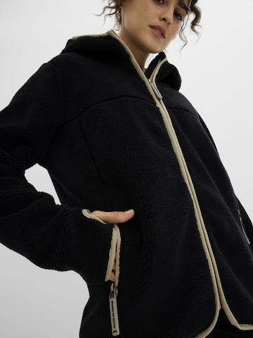 Veste en polaire bonprix en noir