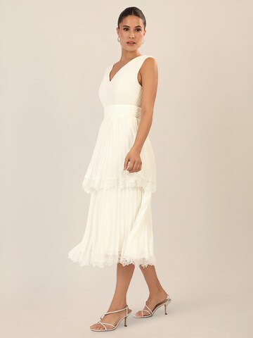 APART Kleid in Weiß