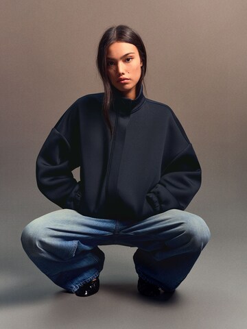 Bershka Jacke in Blau: Vorderseite