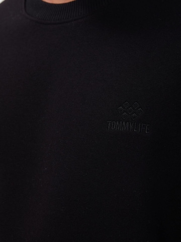 Tommy Life Sweatsuit in Black