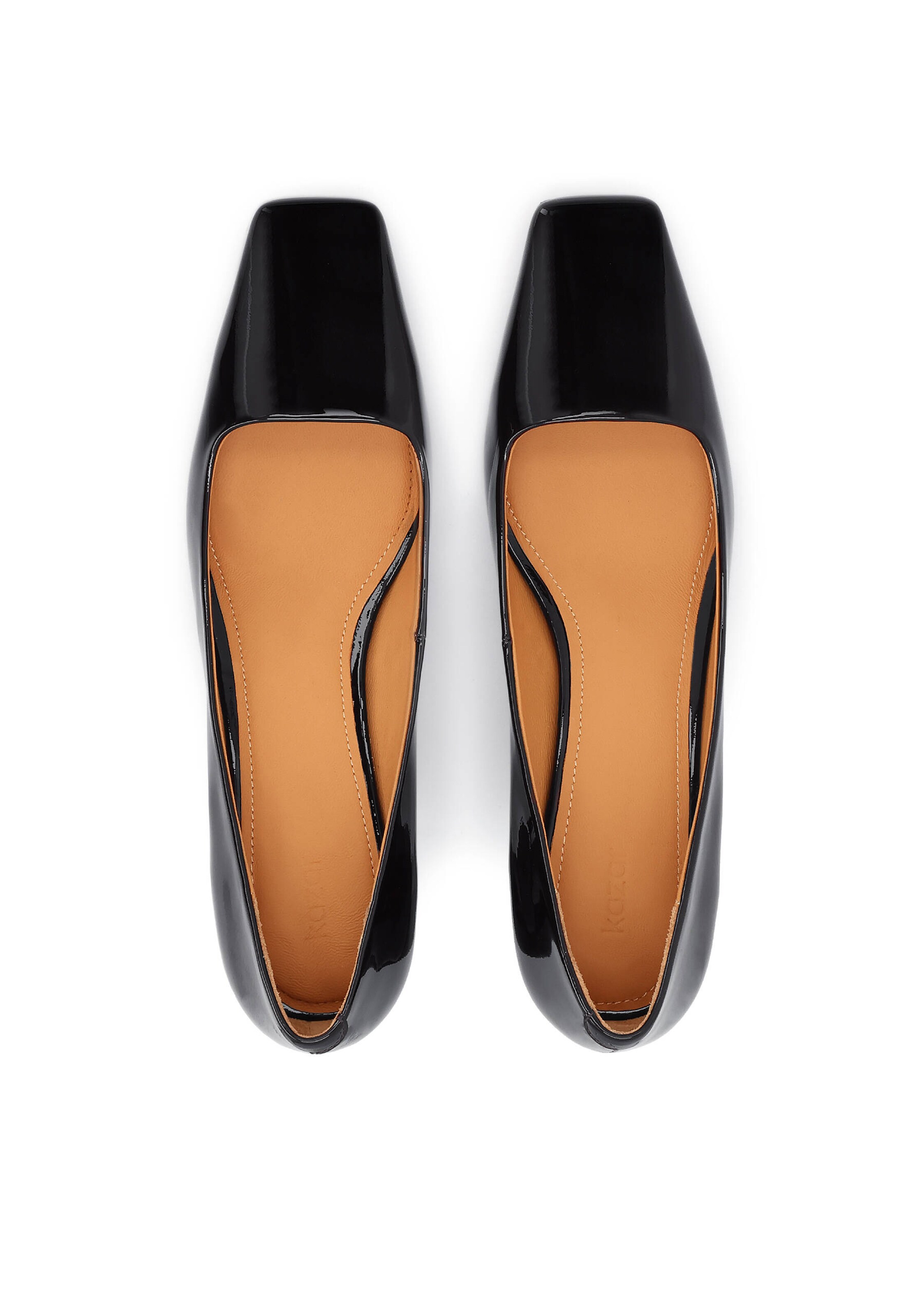 Kazar Pumps in Black