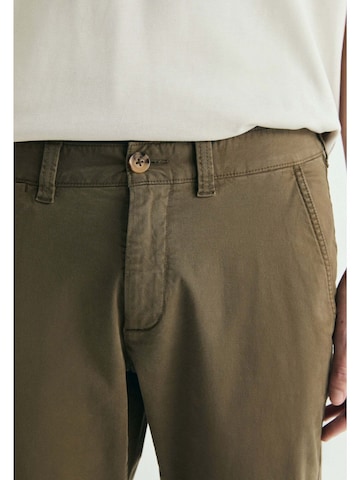 Effilé Pantalon chino Scalpers en vert