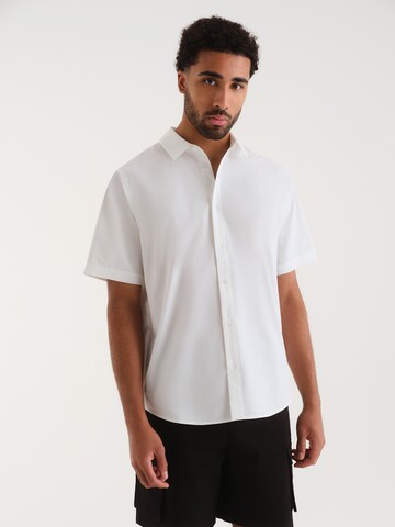 ABOUT YOU x Kevin Trapp Regular fit Button Up Shirt 'Marius' in White: front