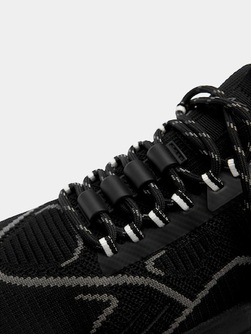 Pull&Bear Platform trainers in Black