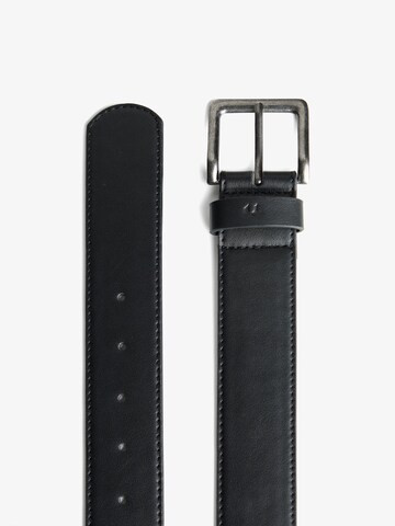 Curea de la Bershka pe negru