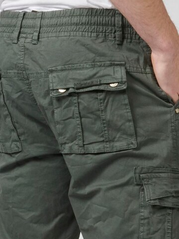 KOROSHI Regular Shorts in Grün
