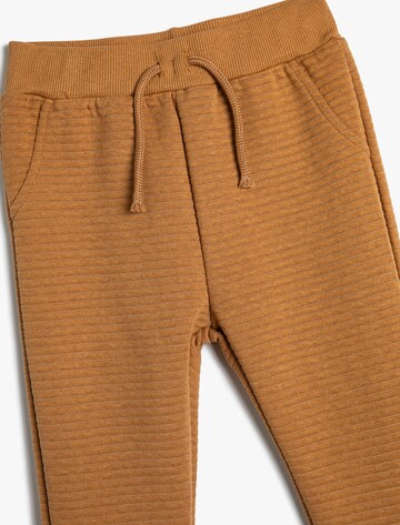 Koton Tapered Broek in Bruin