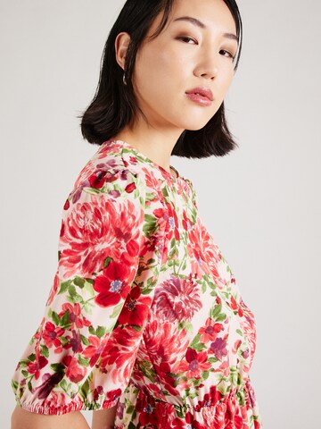 Rochie 'MAJ' de la VILA pe roșu