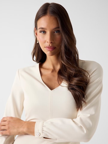 GUESS Kleid in Beige