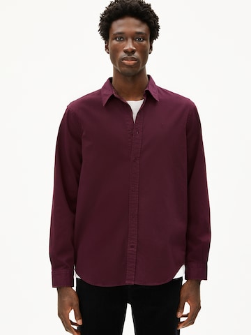 ARMEDANGELS Comfort fit Overhemd 'GIAALO' in Rood: voorkant